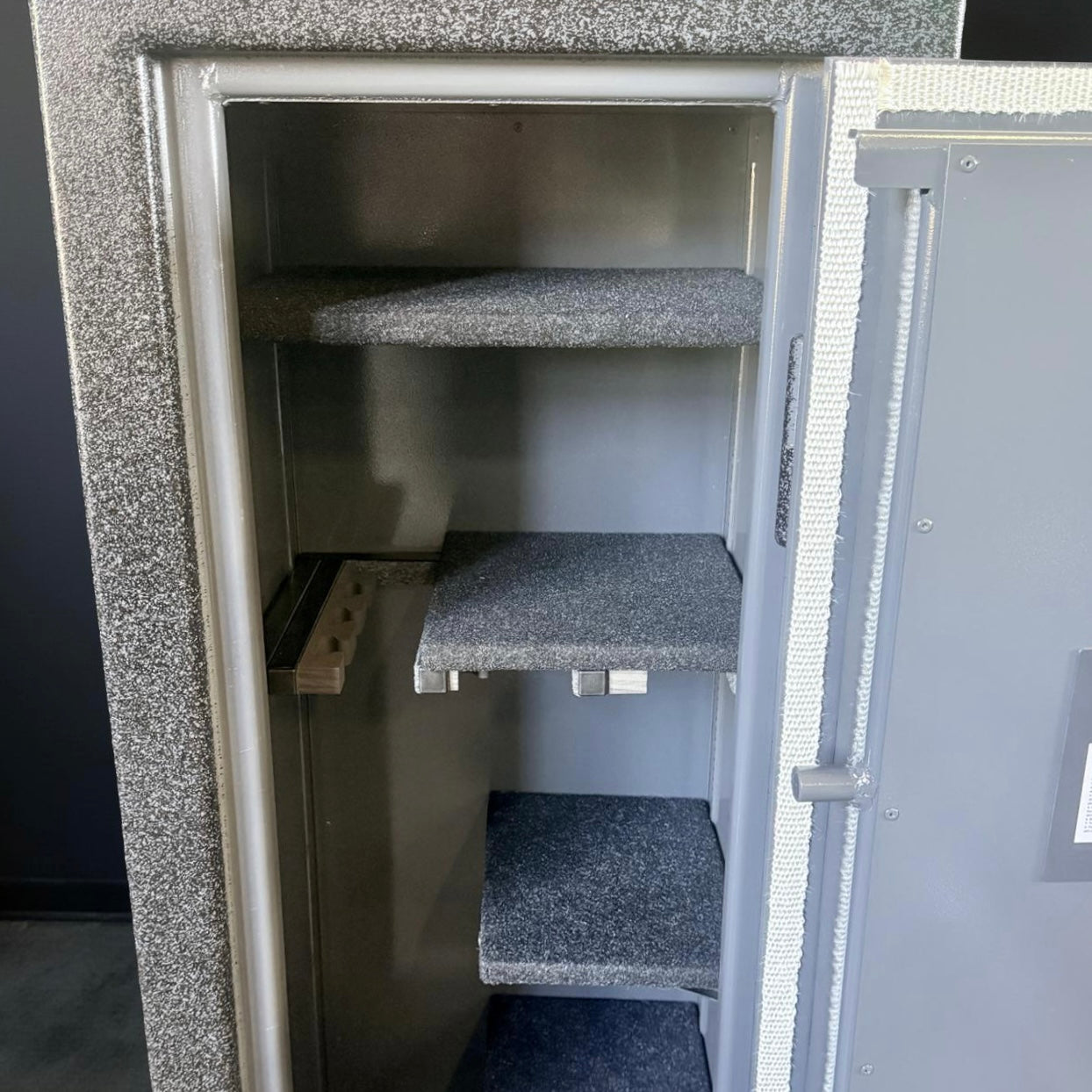 24"W 19"D 60"H - 3/16" - Essential